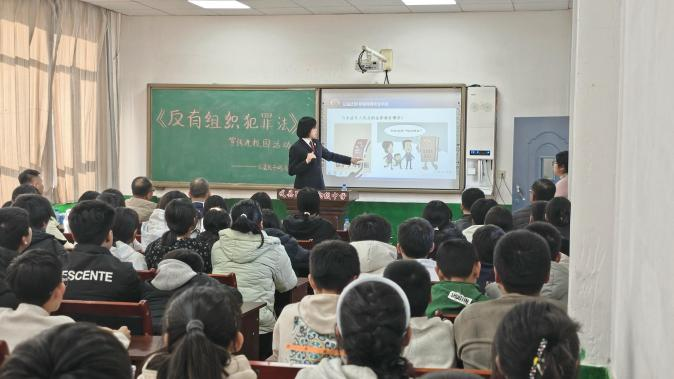 法润校园 护航成长——义县人民检察院联合开展“法治进校园”活动