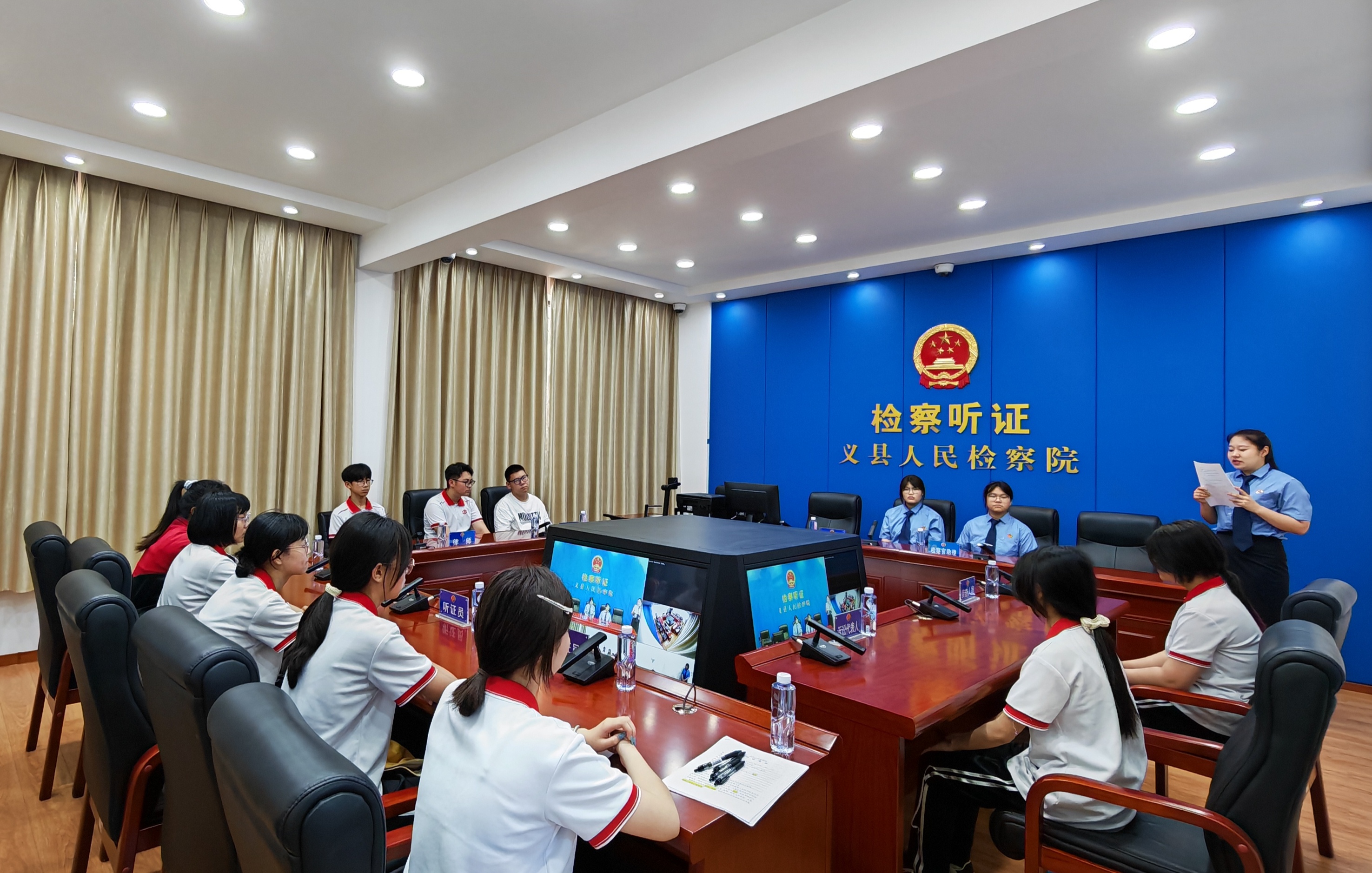 检爱护航成长 法治浸润青春——义县检察院开展暑期检察开放日活动